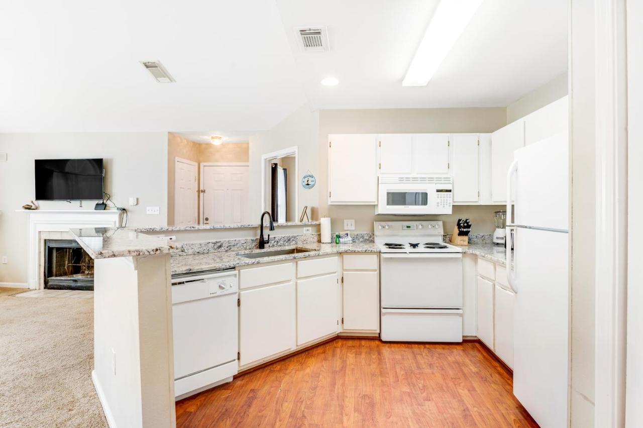 Colony Club M8 - Pelican Perch Apartment *