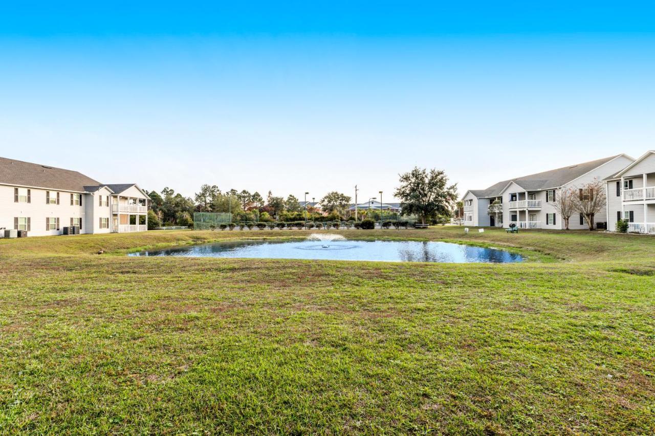 Colony Club M8 - Pelican Perch *